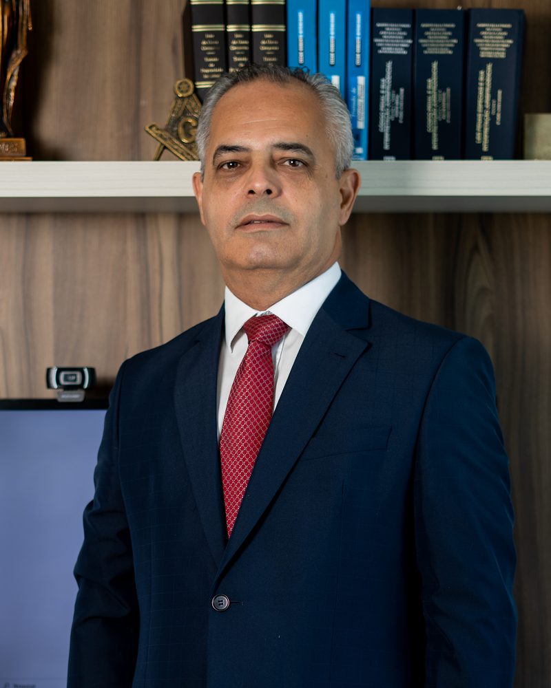 Dr. Aparecido José de Lira